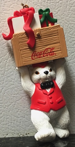 45148-1 € 10,00 coca cola ornament ijsbeer met kratje.jpeg